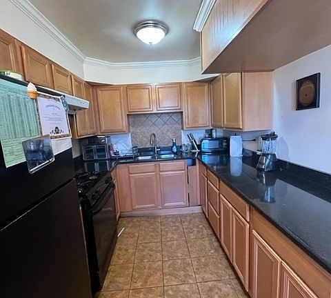 3rd image of 5335 N California Ave #304