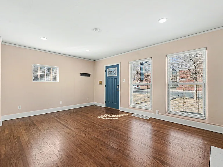 1058 Jasmine St — Photo 15