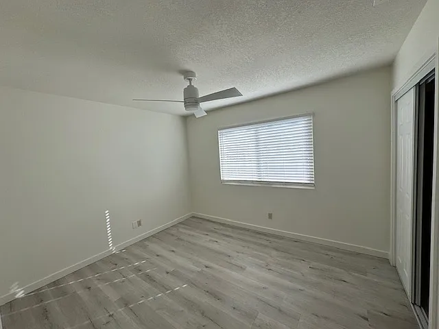 333 Greentree Rd — Photo 13