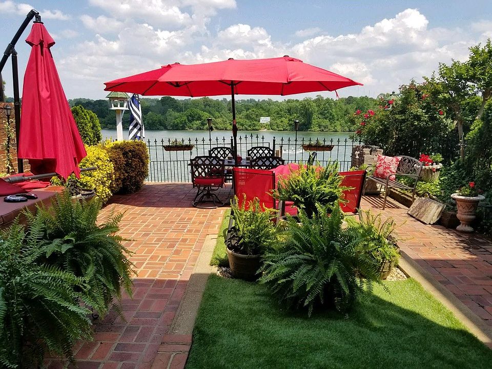 Spacious Patio overlooking your private dock and the Tennessee River.