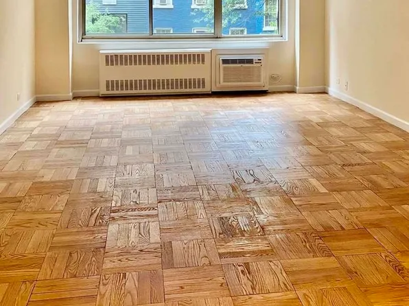 225 E 46th St APT 3H, New York, NY 10017