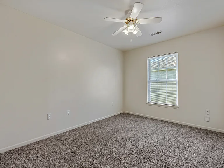 1201 Ensign Dr — Photo 5