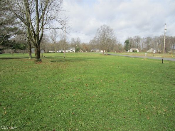 3701 Villa Marie Rd, Lowellville, OH 44436