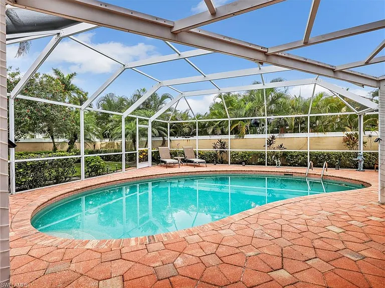 1256 Naples Lake Dr — Photo 7