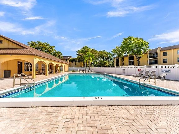 4th image of 460 NW 20th Street #2100