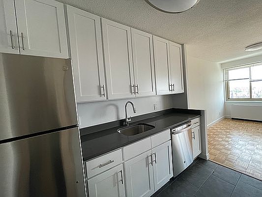 2nd image of 3671 Hudson Manor Ter #20G