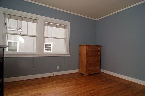 5th image of 1060 Yale St