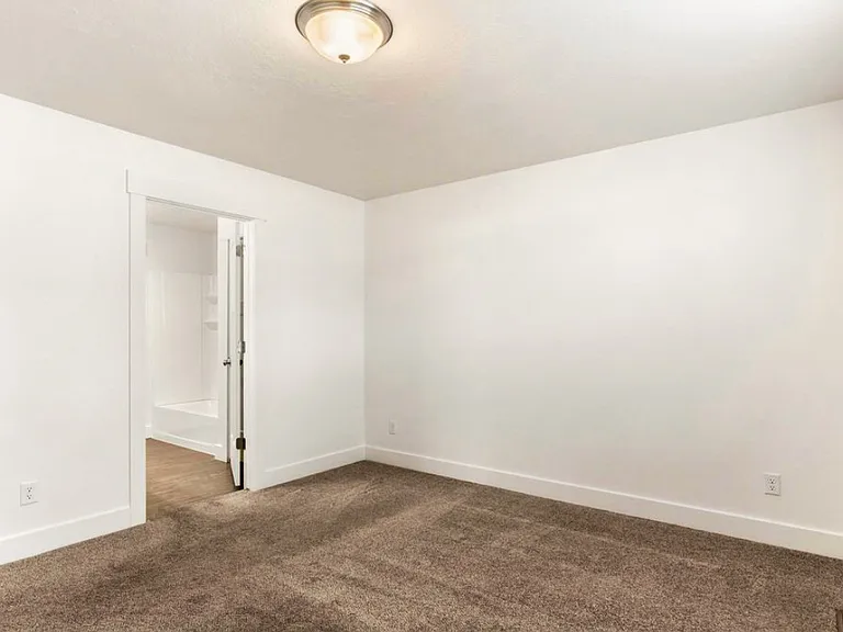 849 N 210 W — Photo 20