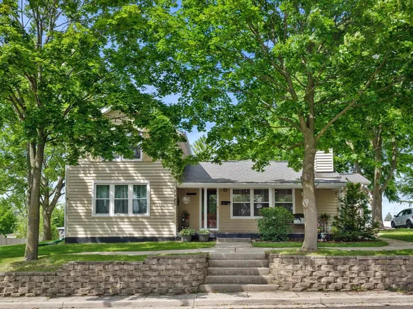 1120 11th AVENUE, Union Grove, WI 53182