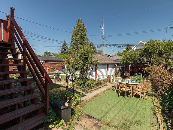5th image of 309 Woodstock Ave E