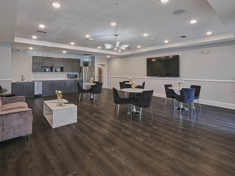 Pearl Pointe Apartments — Photo 20