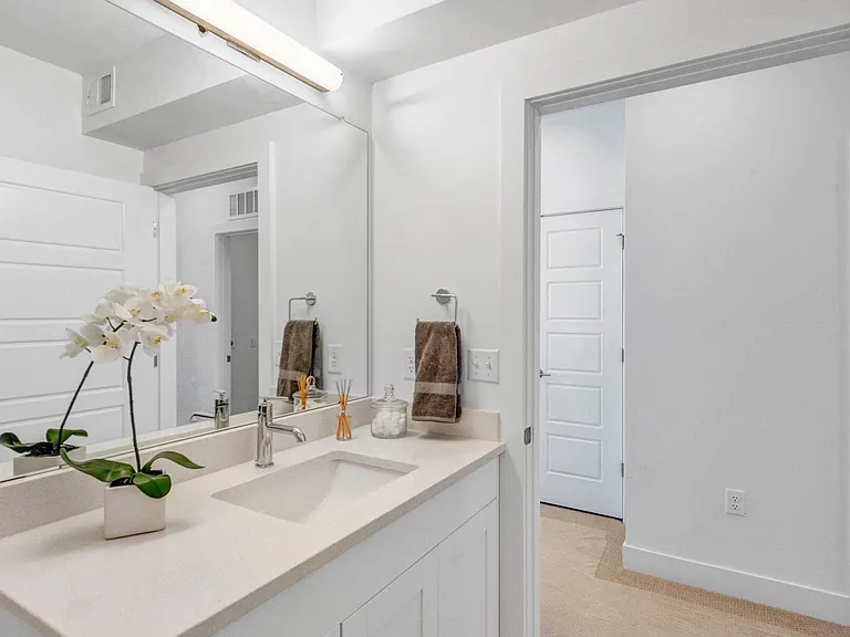 Apex at Perry Station - Modern Living at it's best! — Photo 6