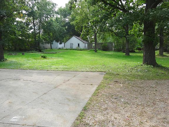 4th image of 1304 S Broadway Ave