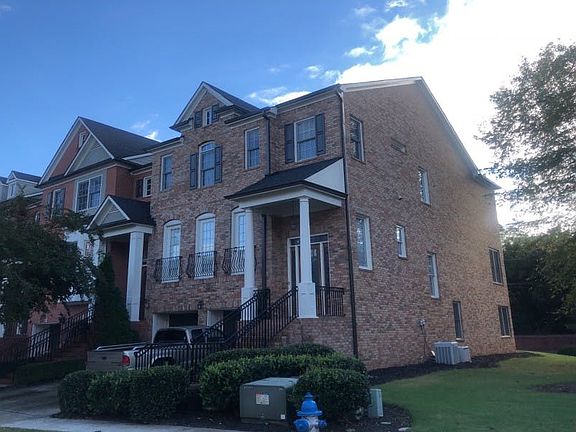 2nd image of 3018 Montclair Cir SE