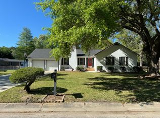 102 Putter Ct, Summerville, SC 29483