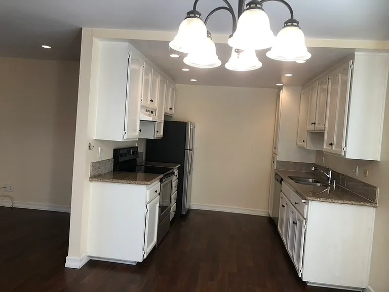 5828 Riley St — Photo 9