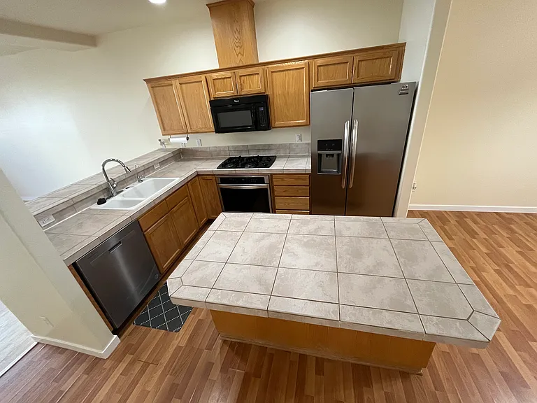 5377 SW Golden Gate Way — Photo 8