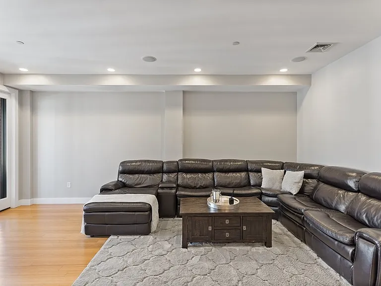 152 Old Colony Ave #15 — Photo 3
