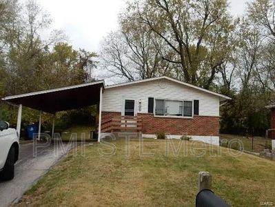 10145 Green Valley Dr, Saint Louis, MO, 63136