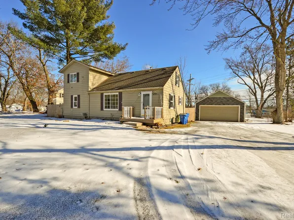 4775 Forest Ave, Waterford, MI 48328