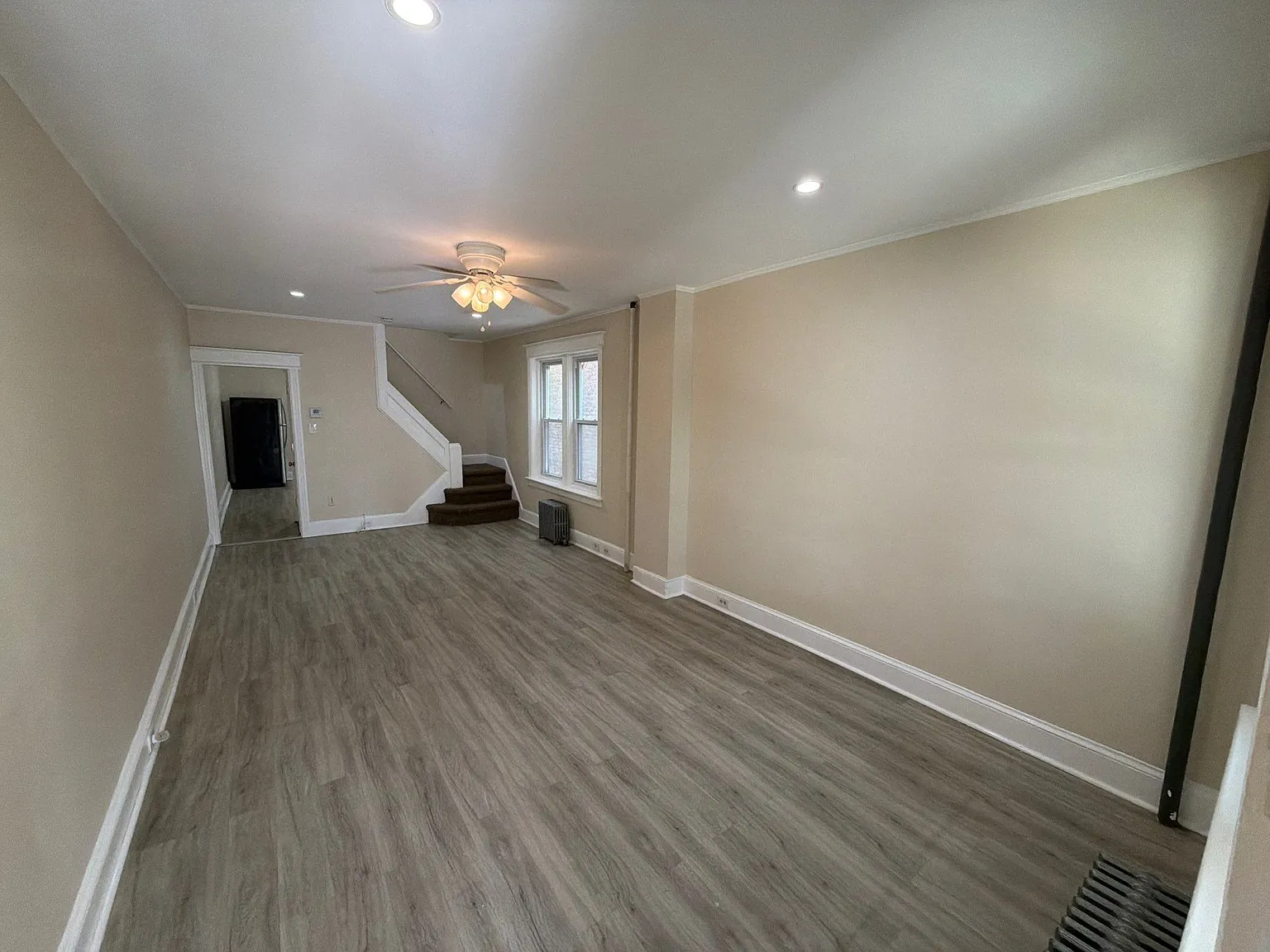 3 bed, 1390 sqft, $2,200 — Photo 3