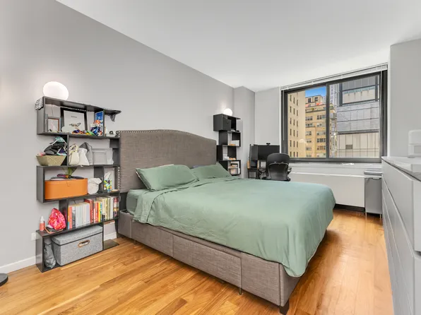 515 East 72nd Street 5G image 3 of 12