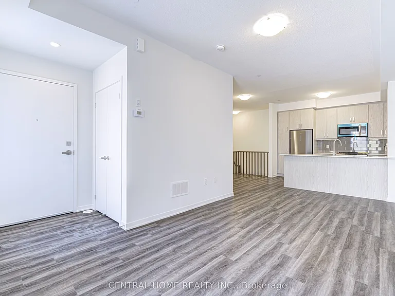 130 Honeycrisp Cres #Townhouse 312 — Photo 5
