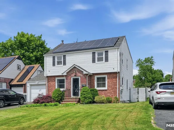 27 Beveridge St, Teaneck, NJ 07666
