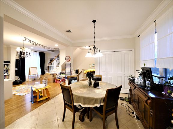 5th image of 415 Fairview Ave #415