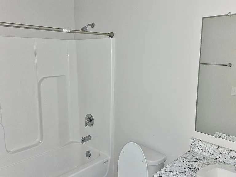 1642 Dryden St SE #E — Photo 8