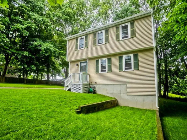 22 Porter St, Shirley, MA 01464