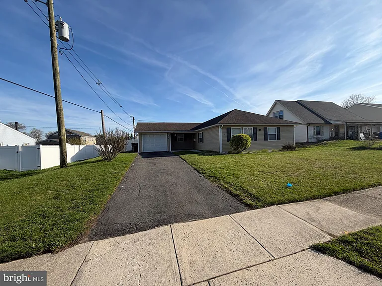 34 Hopkins Ln — Photo 2
