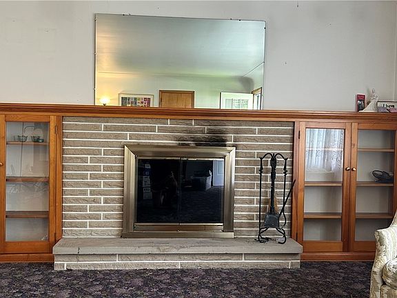 3rd image of 281 E Howard St