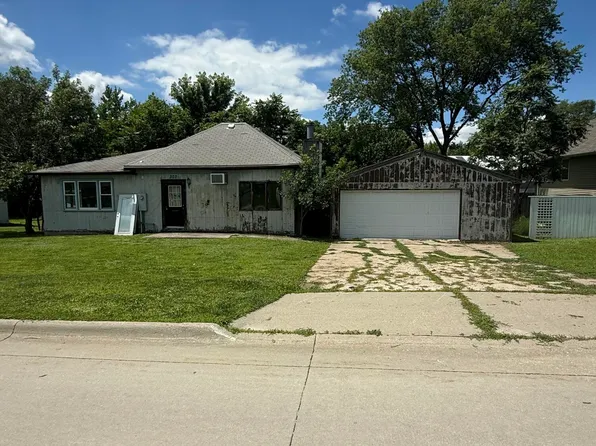 302 S Mildred St, Carson, IA 51525