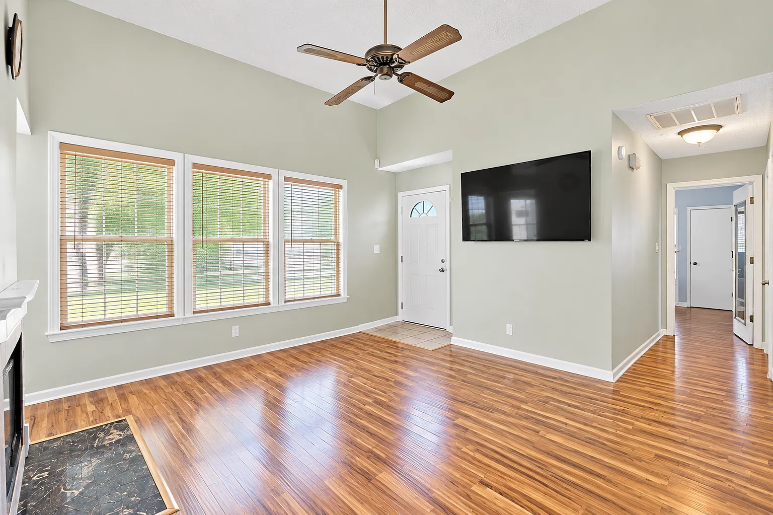 2 bed, 968 sqft, $1,650 — Photo 4