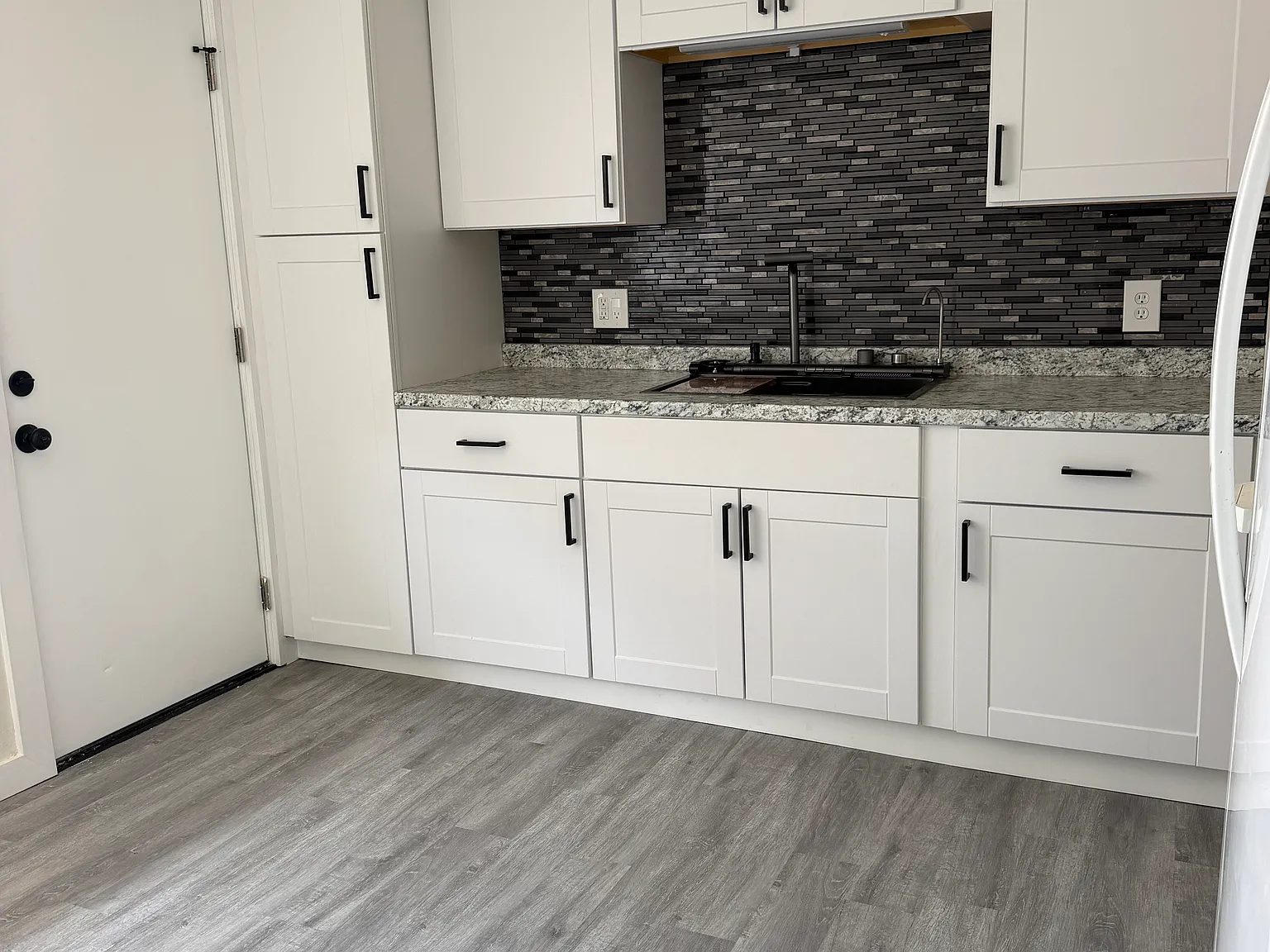 1 bed, 700 sqft, $1,100 — Photo 2