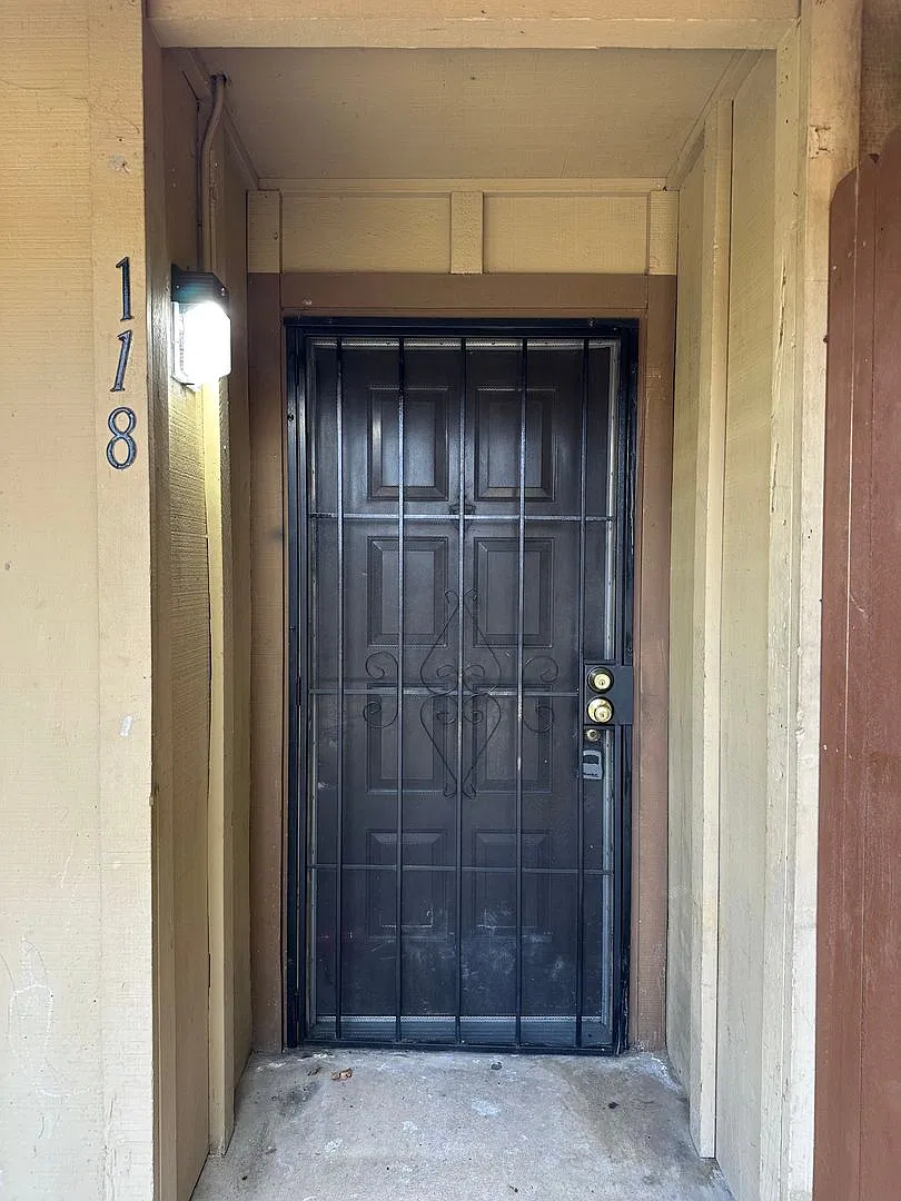 5181 E Olive Ave — Photo 2