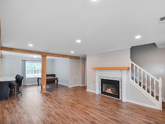 4th image of 441 Tipton Lake Cir W