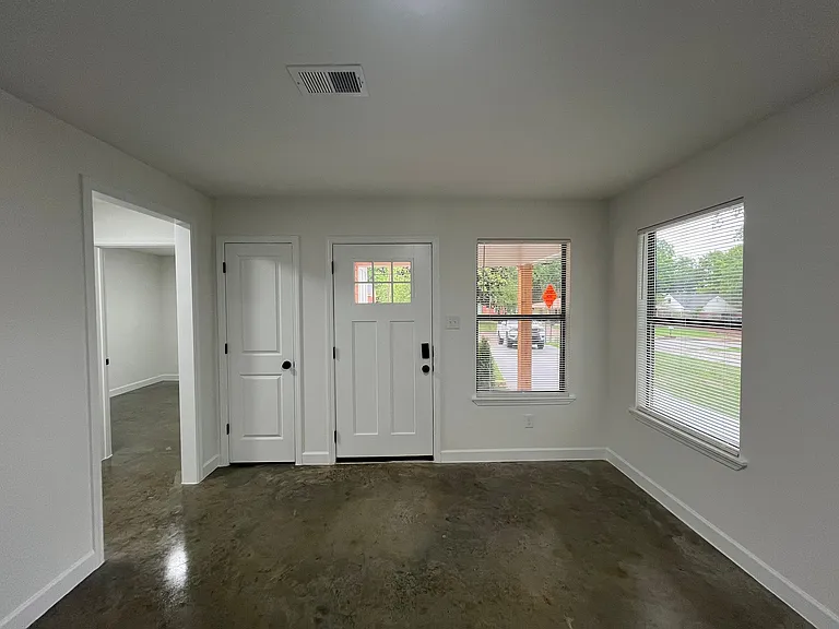 91 E Biscayne Rd — Photo 11