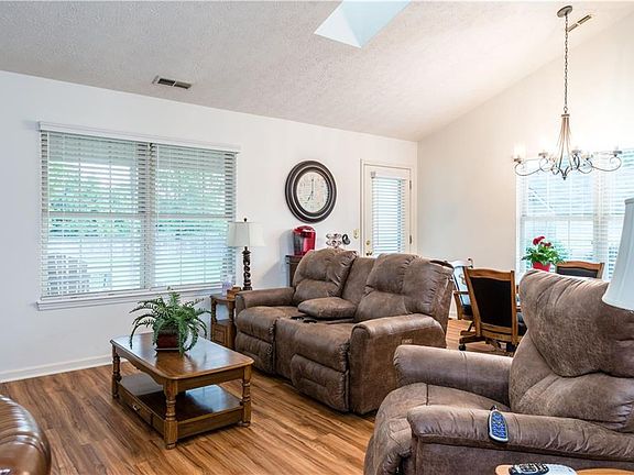3rd image of 123 Warner Dr