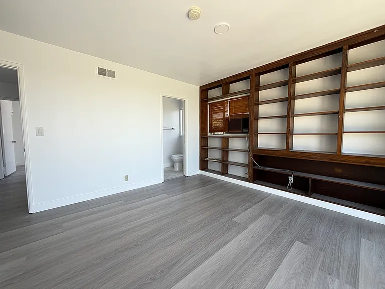 1100 S Isabella Ave — Photo 14