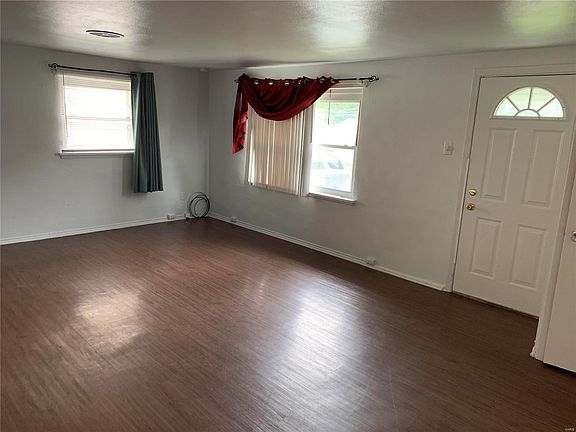 3rd image of 242 Anistasia Dr