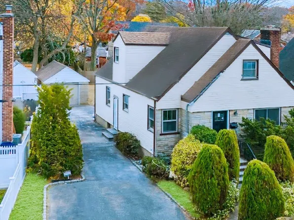 401 Hempstead Gardens Drive, Hempstead, NY 11552