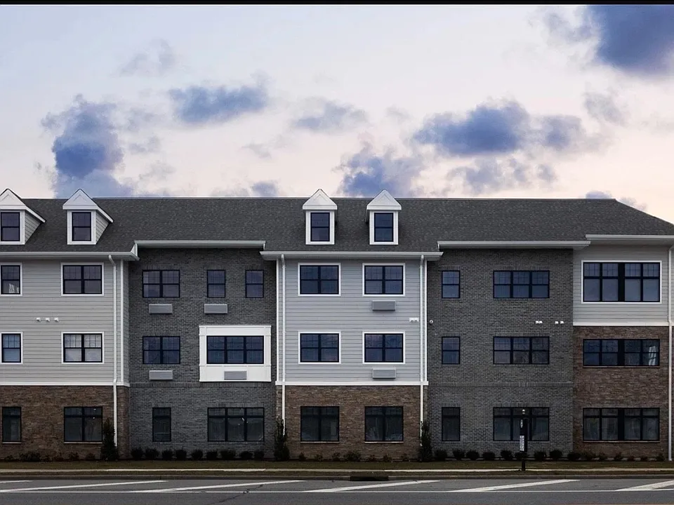 116 Waverly Ave #8