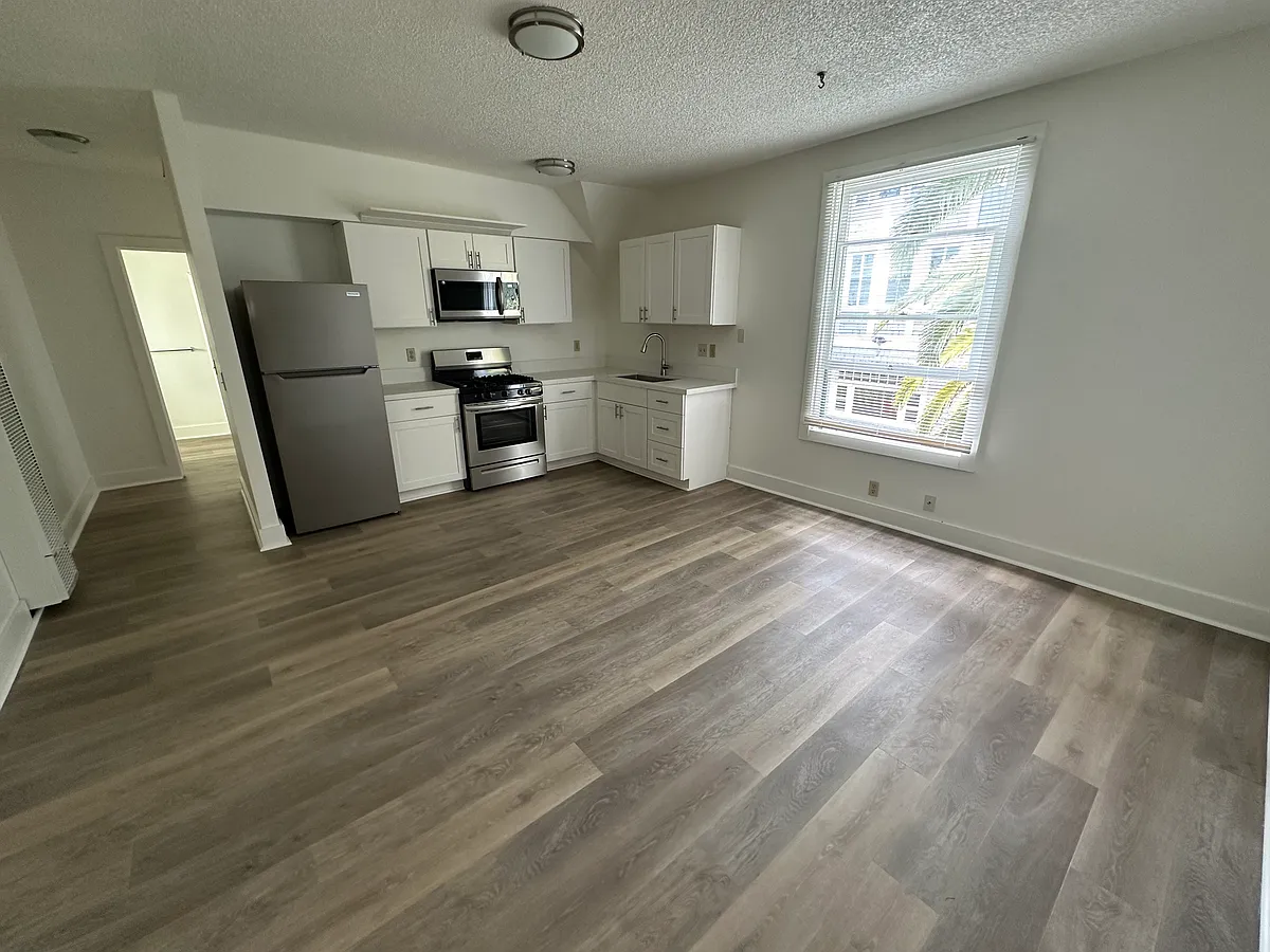 Building Photo - 1511 Bath St #4