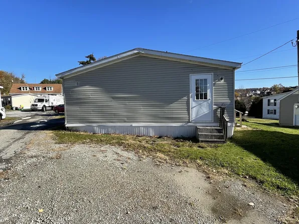 702 Solar Ln, Jeannette, PA