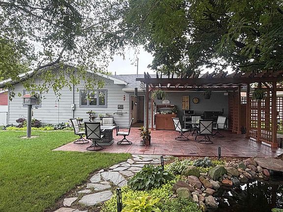 3rd image of 406 Sequoia Dr