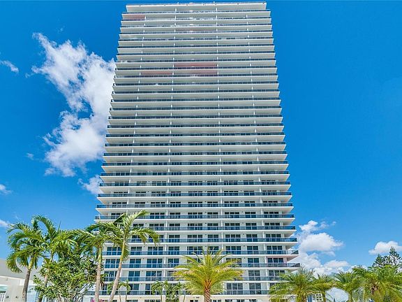 4th image of 600 NE 27th St APT 1101