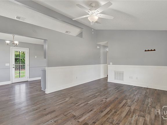 5th image of 233 Sheila Drive