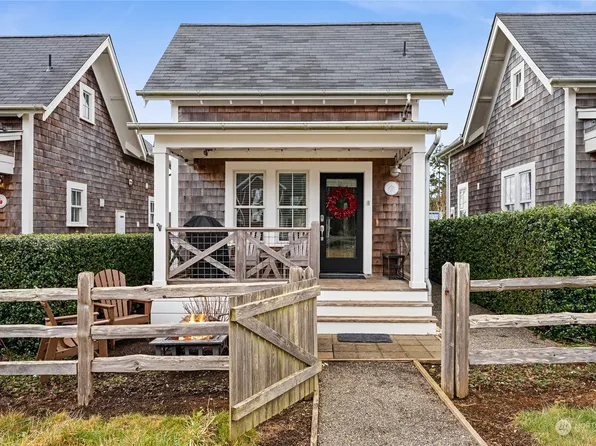 34 Grove Lane, Pacific Beach, WA 98571